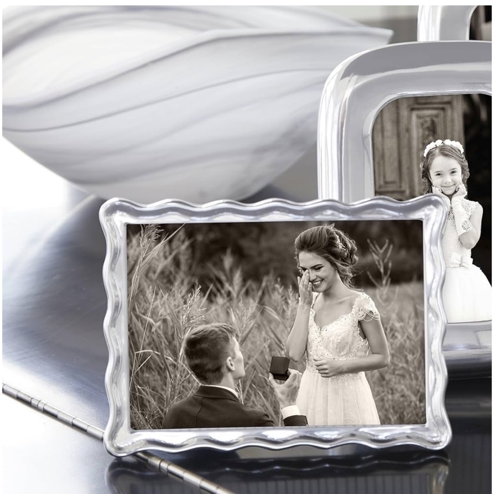 Mariposa Wavy 5x7 Silver Frame
